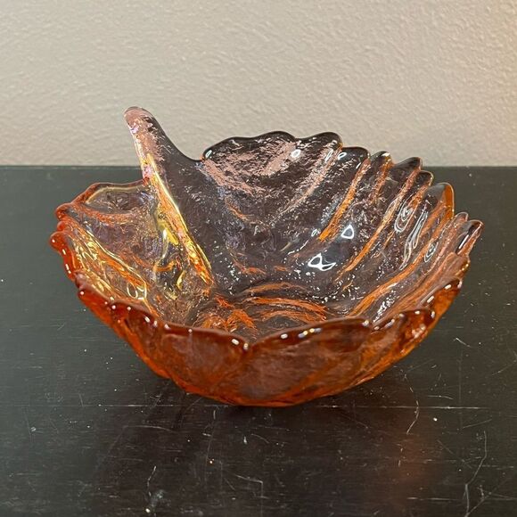 Blenko glass cranberry textured cabbage leaf bowl - Picture 2 of 10